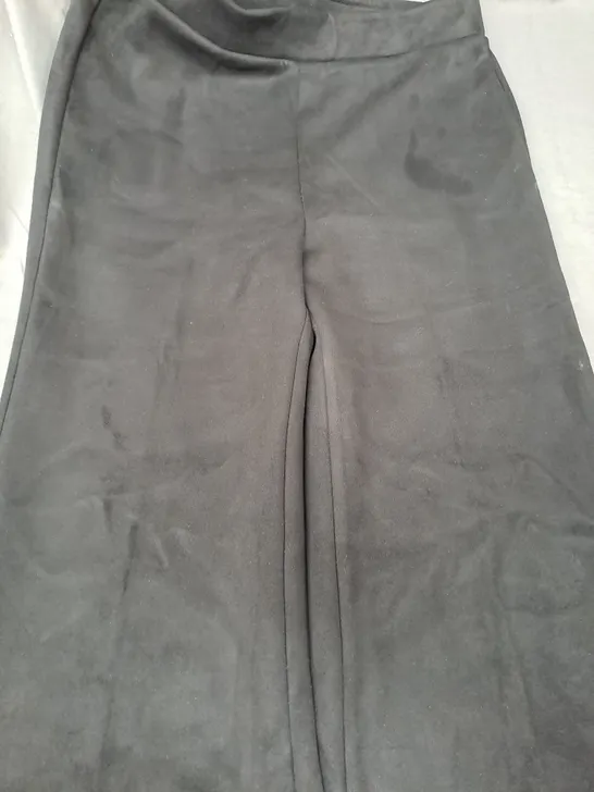 WYNNE COLLECTION PANTS IN BLACK SIZE SMALL