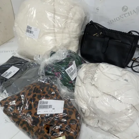 BOX OF APPROXIMATELY 15 ASSORTED CLOTHING ITEMS TO INCLUDE HANDBAG, LEOPARD PRINT TOP, WOOLY JUMPER ETC