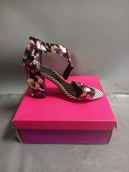 DOLCIS LADIES HIGH HEELED SANDALS PURPLE FLORAL SIZE 6