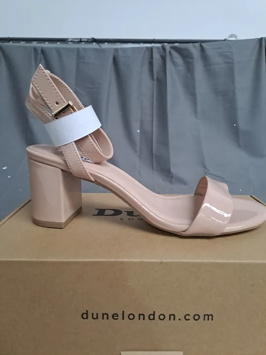 BOXED PAIR OF DUNE LONDON NUDE OPEN TOE HIGH BLOCK HEELED SANDALS SIZE 6 