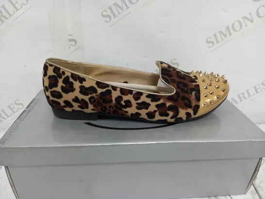 FLAT HEELED LEOPARD PRINT GOLD SPIKEY TOE SHOE SIZE 3