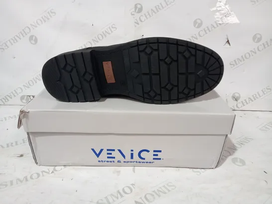 BOXED PAIR OF VENICE FAUX LEATHER SHOES IN BLACK UK SIZE 9