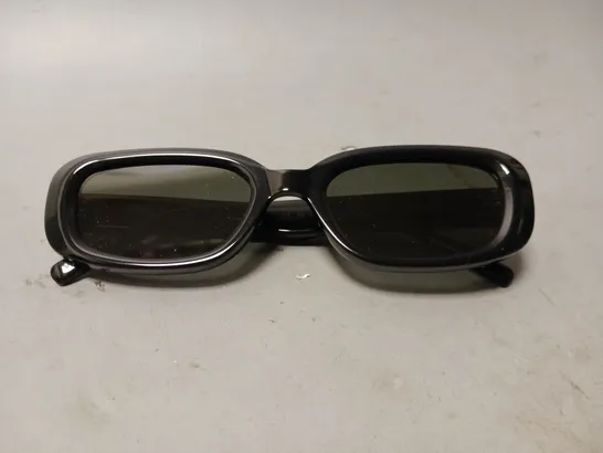 BOXED MAISON MARGIELA X GENTLE MONSTER SUNGLASSES - MM106 