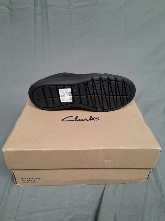 BOXED PAIR OF CLANKS SCAPE TRACK Y BLACK LEATHER SIZE UK 3 