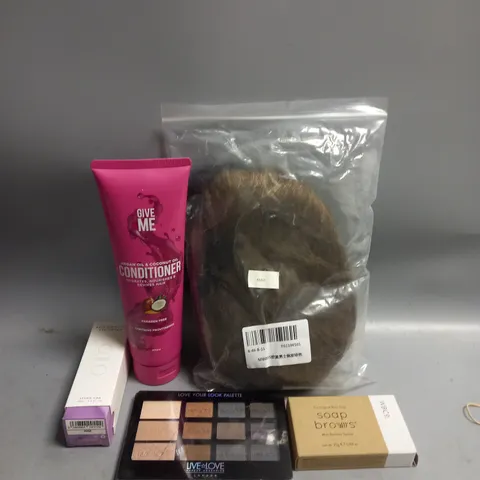 BOX OF APPROXIMATELY 20 COSMETIC ITEMS TO INCLUDE - HAIR CARE - PERSONAL CARE - MAKE-UP ETC 