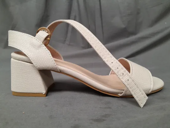 BOXED PAIR OF DESIGNER OPEN TOE BLOCK HEEL SANDALS IN BEIGE EU SIZE 37