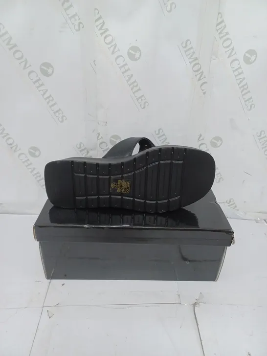 KOI FOOTWEAR LADIES BLACK CHUNKY SLIDERS SIZE 5