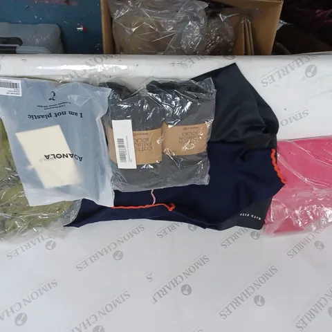 BOX OF ASSORTED CLOTHING ITEMS TO INCLUDE LEGGINGS, SWEATERS, SOCKS ETC 