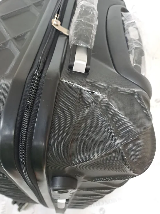 BLACK LIGHTWEIGHT SUITCASE 