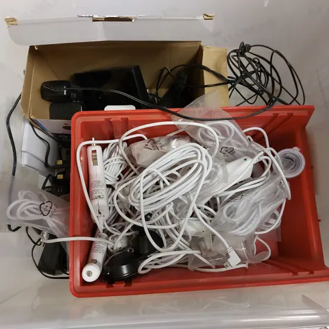 BOX OF APPROX 10 ASSORTED ITEMS TO INCLUDE CAR CHARGERS AND VARIOUS POWER CABLES