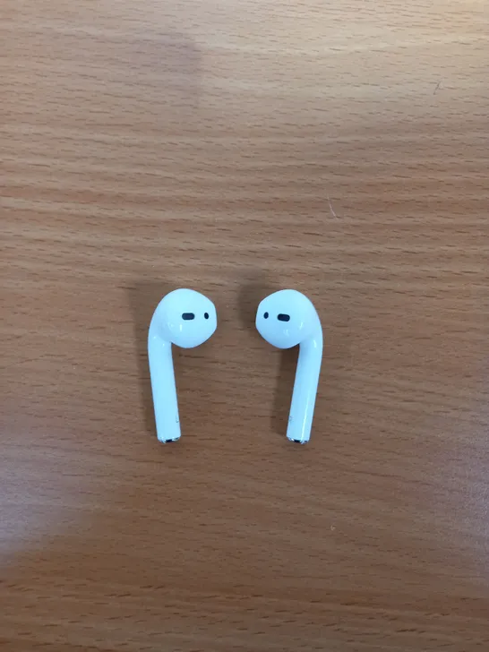 APPLE AIRPODS