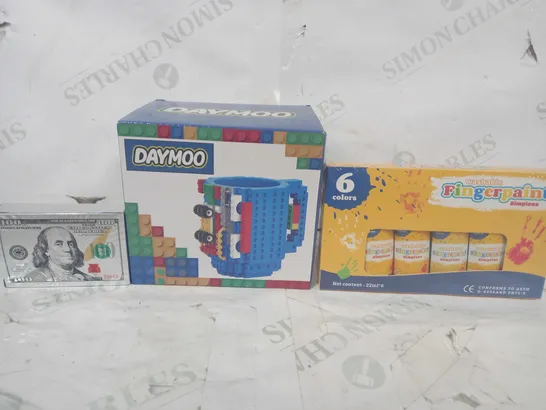 BOX OF APPROXIMATELY 20 ASSORTED TOYS AND GAMES TO INCLUDE WASHABLE FINGERPAINT, DAYMOO BUILD-ON BRICK MUG, ETC