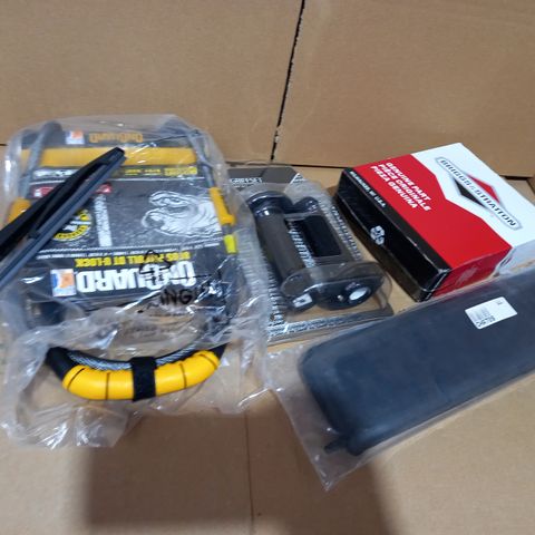 LOT OF APPROXIMATELY 5 ASSORTED VEHICLE PARTS/ITEMS TO INCLUDE U-LOCK, GRIP SET, DESIGNER WIPER, ETC