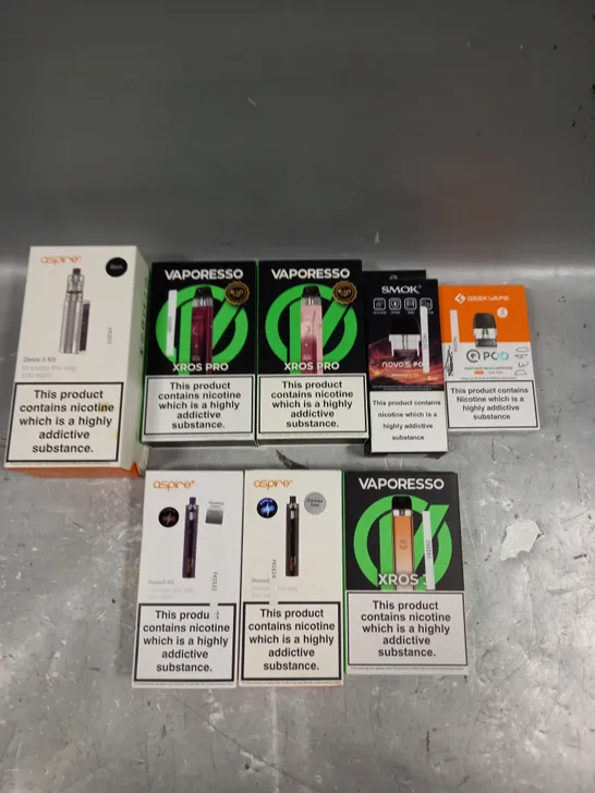 APPROXIMATELY 20 VAPES & E-CIGARETTES TO INCLUDE SMOK, GEEK VAPE, ASPIRE ETC 