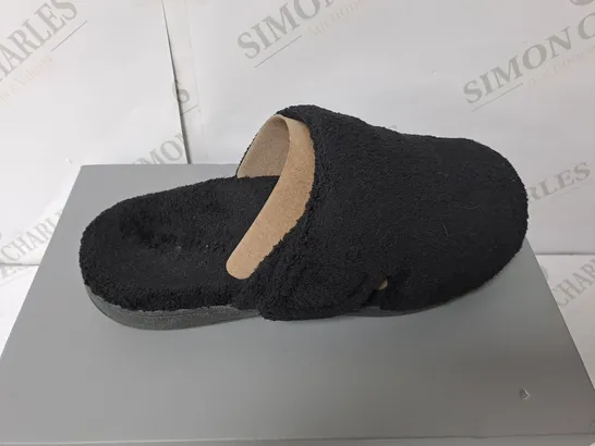 VIONIC BOXED BLACK SLIPPERS SIZE 5