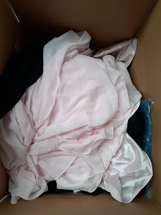 BOX OF APPROXIMATELY 15 ASSORTED ITEMS TO INCLUDE - DRESSES , JUMPERS , AND  T-SHIRTS ETC