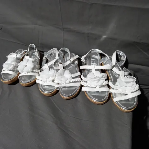 APPROXIMATELY 40 PAIRS OF LILLEY FLAT SANDALS IN VARIOUS KIDS AND ADULT SIZES 