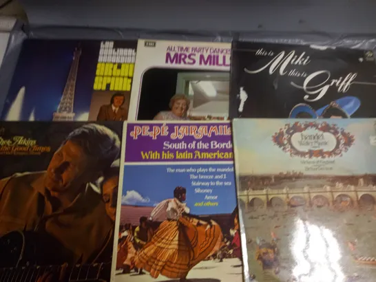 LOT OF APPROXIMATELY 50 ASSORTED VINYLS TO INCLUDE SHIRLEY BASSEY, MARIO LANZA AND PIPES AND DRUMS