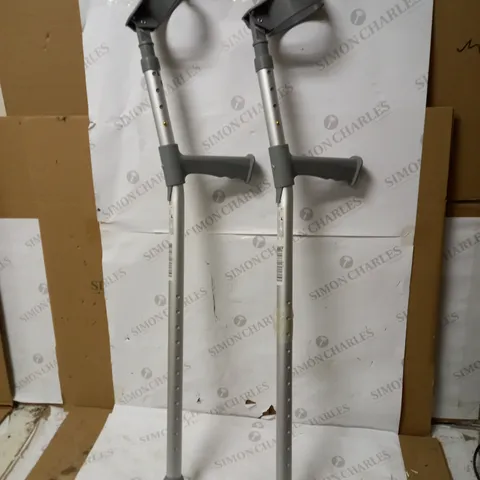 PAIR OF COOPERS ADULTS ELBOW CRUTCHES