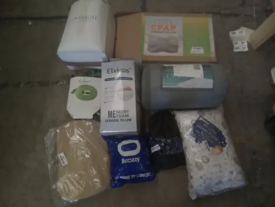 PALLET OF ASSORTED ITEMS INCLUDING ELVIROS MEMORY FOAM CERVICAL PILLOW, NAVARIS FLEXIBLE STRETCH HOSE, MY LITTLE BREAMY PILLOW, BCOZZY, ENDURIMED LARGE CPAP COMFORT PILLOW, MATTRESS TOPPER 