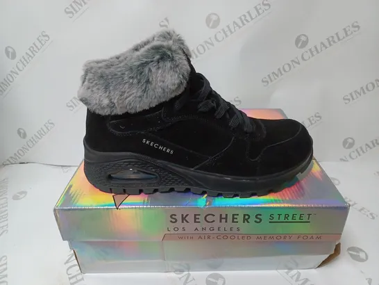 BOXED PAIR OF SKECHERS UNO RUGGED BOOTS BLACK UK SIZE 6.5