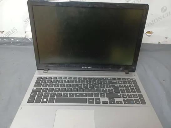 SAMSUNG 370R4E/370R4V/370R5E/3570RE/370R5V	15 INCH	I3-3110M 2.40GHZ