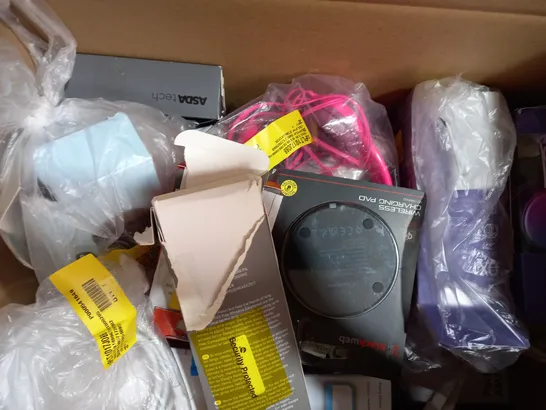 LOT OF APPROXIMATELY 20 ASSORTED HOUSEHOLD ITEMS TO INCLUDE ASDA TECH GAMING MOUSE, MIXX STREAMBUDS LX TRUE WIRELESS EARBUDS, ASDA TECH BIG BUTTON LANDLINE PHONE, ETC