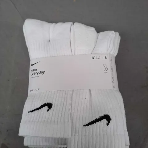 NIKE EVERYDAY COTTON SOCKS SIZE 8-11