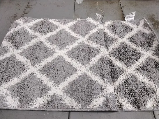 BRAND NEW DEGEORGE BATH MAT IN GREY - SIZE 50CM X 80CM 