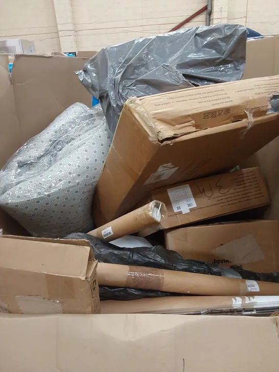 PALLET OF ASSORTED HOUSEHOLD ITEMS AND CONSUMER PRODUCTS TO INCLUDE; BEDSIDE SLEEPER CRIB, KITCHEN FAUCET, LAPTOP STAND, BABY WALKER, BOXED FURNITURE ETC 