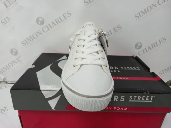 BOXED PAIR OF SKECHERS STREET SHOES IN WHITE UK SIZE 7