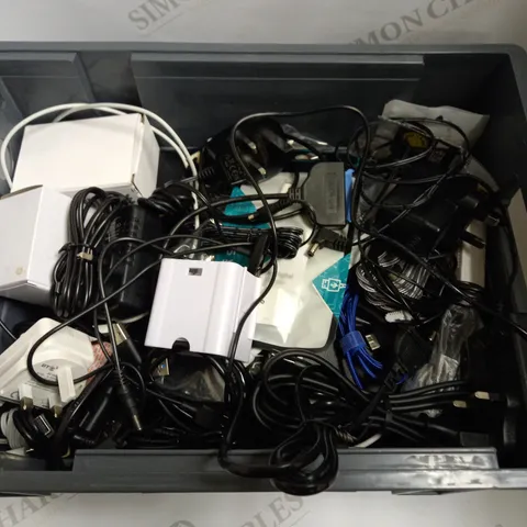 BOX OF APPROX 10 ITEMS INCLUDING ASSORTED POWER CABLES