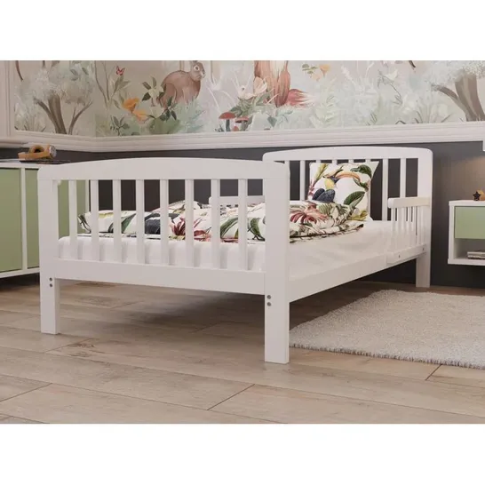 BOXED HUTRIDGE KIDS BED (1 BOX)