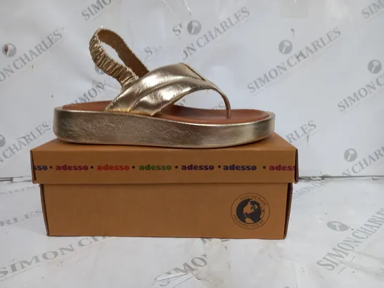 BOXED ADESSO LEATHER PLATFORM SANDAL IN GOLD SIZE 7