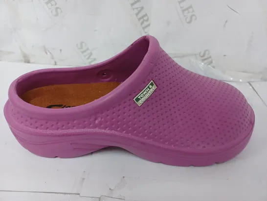 PAIR OF TOWN & COUNTRY ORIGINAL CLOGGIES IN PURPLE - SIZE 5 