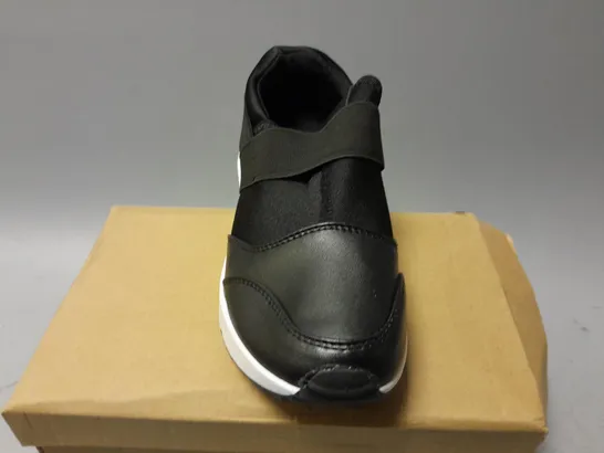 BOXED PAIR OF N/M YG-12 SLIP ON TRAINERS IN BLACK/WHITE - UK 3