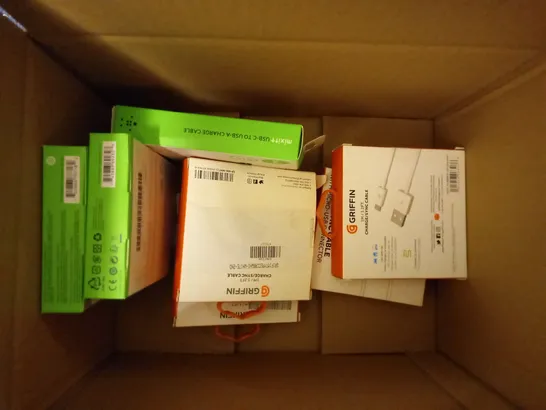 BOX OF APPROX 5 ITEMS TO INCLUDE BELKIN MIX IT CHARGING CABLE AND GRIFFIN CHARGING CABLES