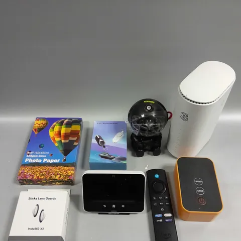APPROXIMATELY 10 ASSORTED ELECTRICAL PRODUCTS TO INCLUDE FIRE TV REMOTE, MINI POWER BANK, 3 WIFI ROUTER ETC 