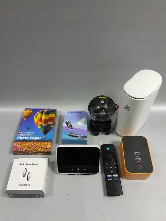 APPROXIMATELY 10 ASSORTED ELECTRICAL PRODUCTS TO INCLUDE FIRE TV REMOTE, MINI POWER BANK, 3 WIFI ROUTER ETC 