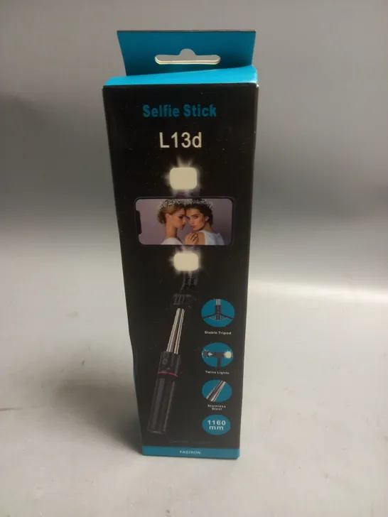 BOXED SELFIE STICK L13D