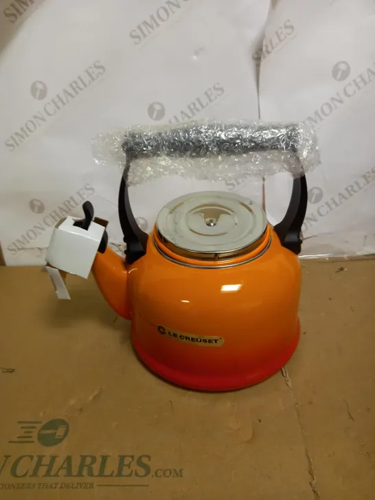 LE CREUSET STOVE KETTLE 2.1L