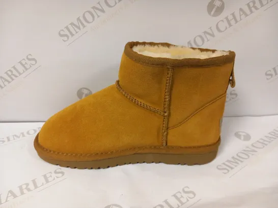 UGG BOOTS G SIZE 5.5