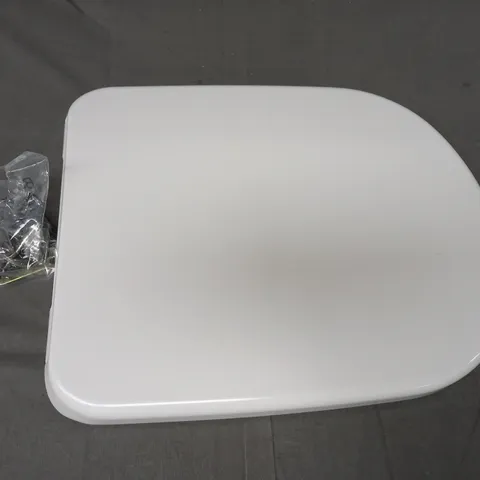 BOXED IDEAL STANDARD TOILET SEAT IN WHITE