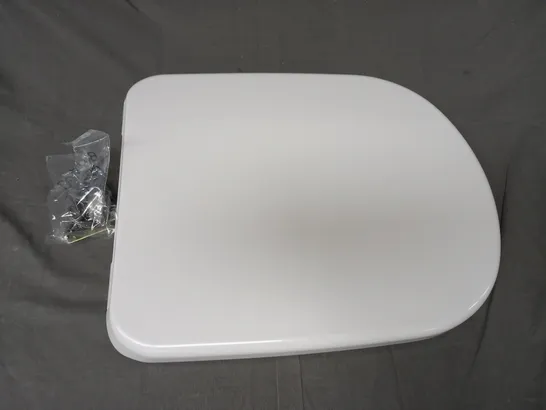 BOXED IDEAL STANDARD TOILET SEAT IN WHITE