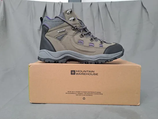 BOXED PAIR OF MOUNTAIN WAREHOUSE ADVENTURER WATERPROOF WALKING BOOTS UK SIZE 7.5