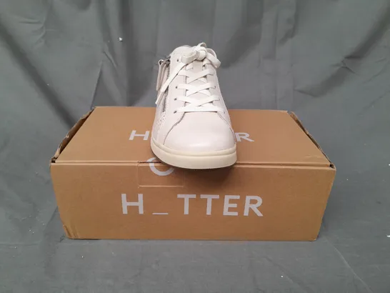 BOXED PAIR OF HOTTER SWIFT SHOES IN IVORY UK SIZE 5