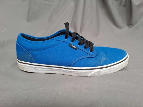 PAIR OF VANS TRAINERS IN BLUE SIZE 11