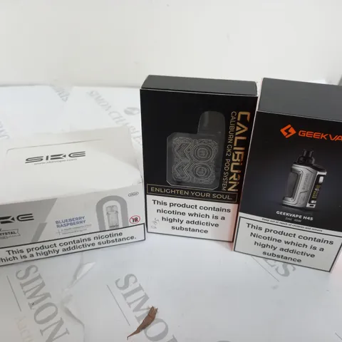 APPROXIMATELY 16 VAPES & E-CIGARETTES TO INCLUDE CAIBURN GK2, SIKE SKE CRYSTAL PLUS, GEEKVAPE H45, ETC
