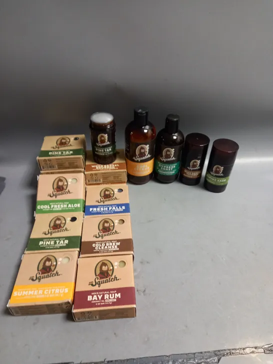 LOT OF APPROX 16 DR SQUATCH MENS SOAP, DEODORANT AND SHAMPOO VARIOUS SCENTS