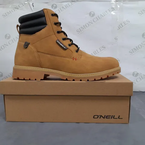 BOXED PAIR OF O'NEILL EL CAPITAN BOOTS IN TAN UK SIZE 9